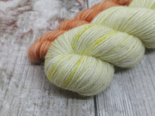 Load image into Gallery viewer, Gold Sparkle 50+20g Sock Set In Lemon and Orange Sorbet colours