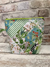 Load image into Gallery viewer, Patchwork Single Skein Project Bag