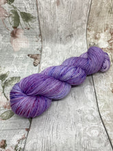 Load image into Gallery viewer, Deluxe Merino Nylon 4ply 100g in a OOAK colourway