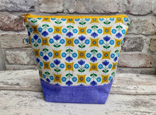 Load image into Gallery viewer, Flowery Fabric Single Skein Project Bag