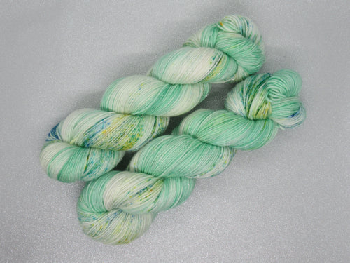 Deluxe Silver Sparkle 100g skein in Mistletoe Kisses colourway