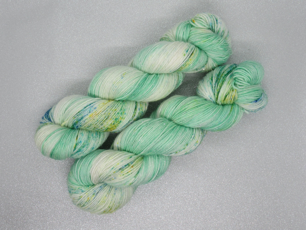 Deluxe Silver Sparkle 100g skein in Mistletoe Kisses colourway