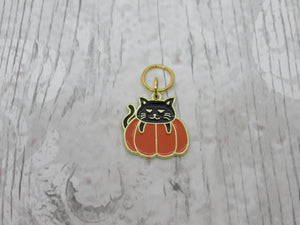 Black Cat on a Pumpkin Stitch Marker / Progress Keeper